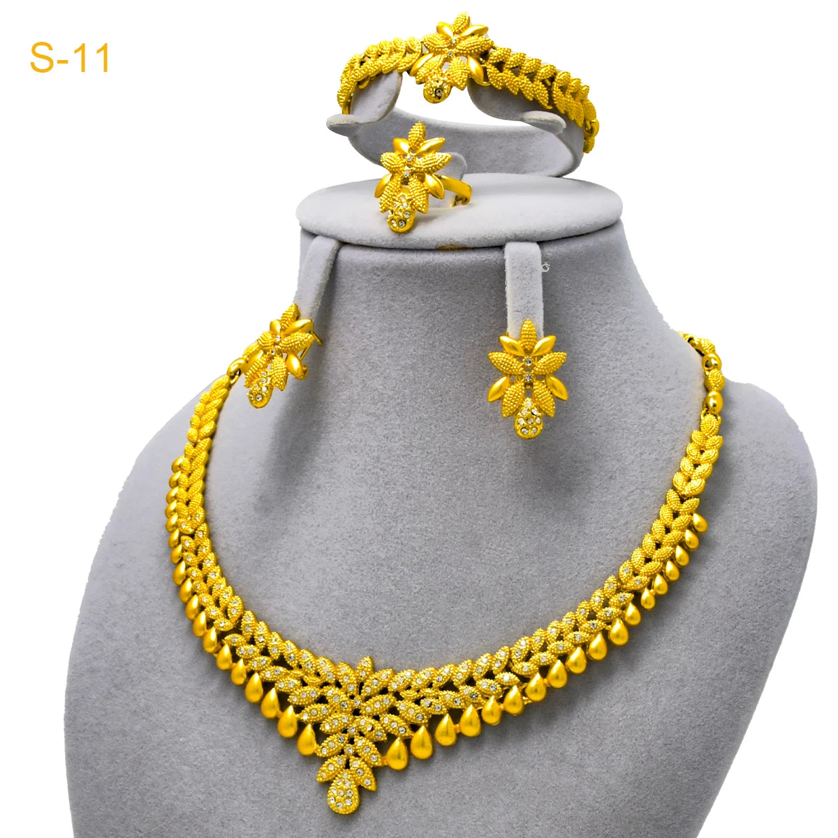 Luxury Flower Shape Golden Necklace Sets