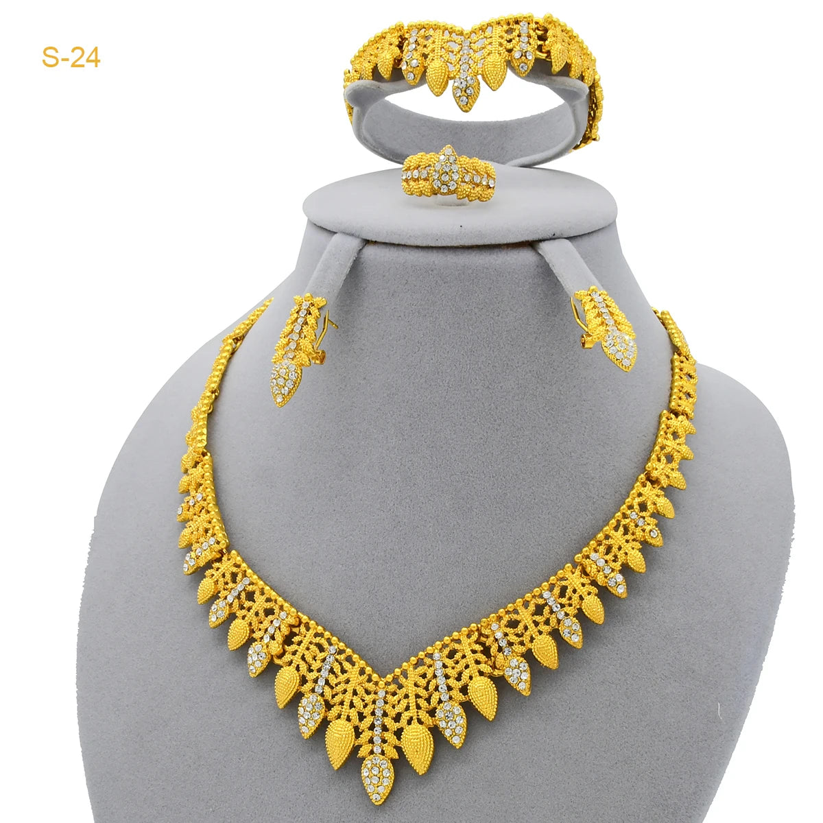 Luxury Flower Shape Golden Necklace Sets