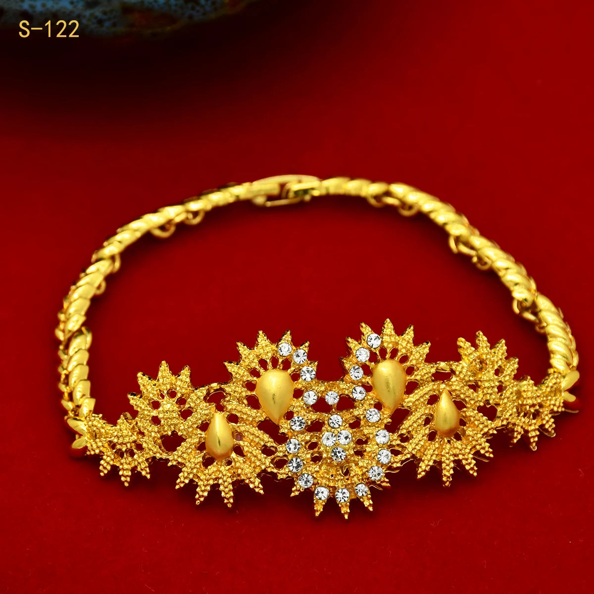Luxury Flower Shape Golden Necklace Sets