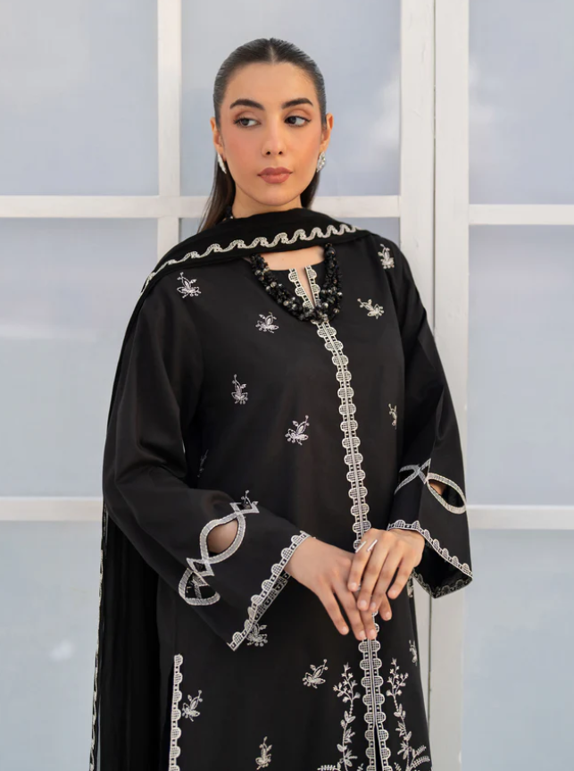 Edenrobe: Pret 3Pc Embroidered Cambric Suit