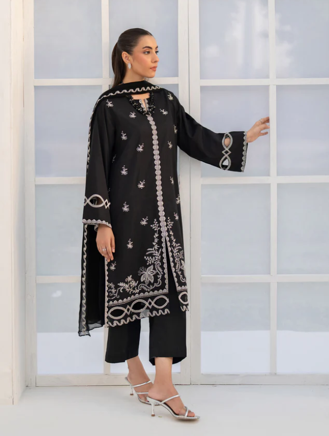 Edenrobe: Pret 3Pc Embroidered Cambric Suit