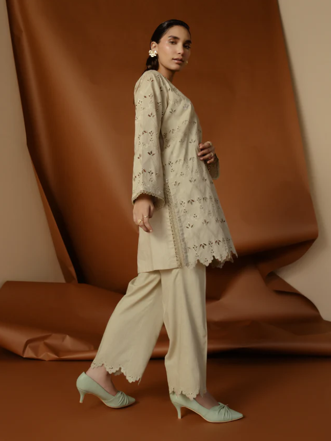 Edenrobe: Pret 2Pc Embroidered Cambric Shirt Trouser